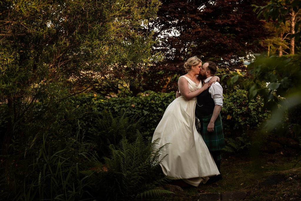 bride and groom kissing in a Scottish garden wedding in Renfrewshire