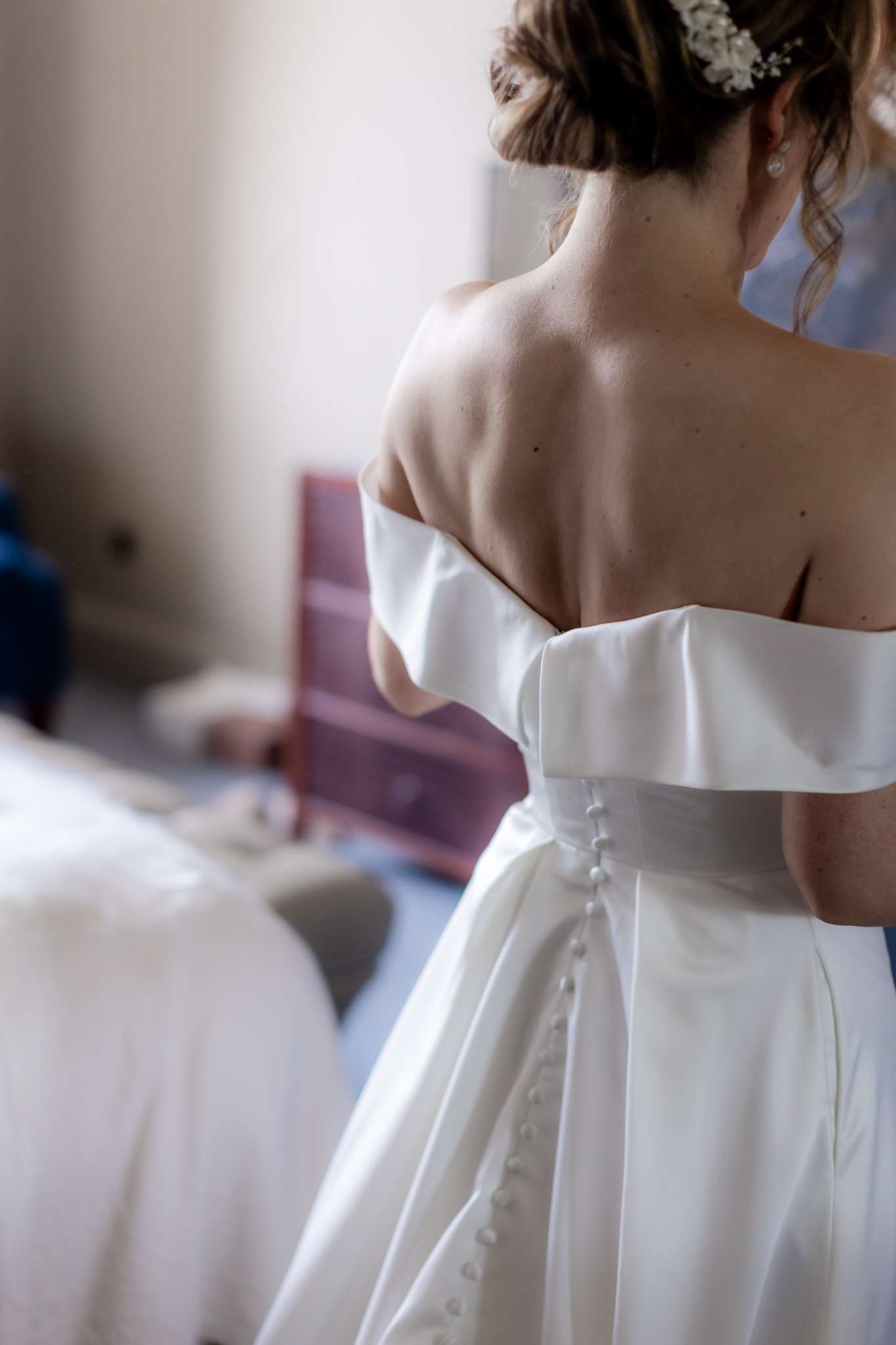back of brides dress on her